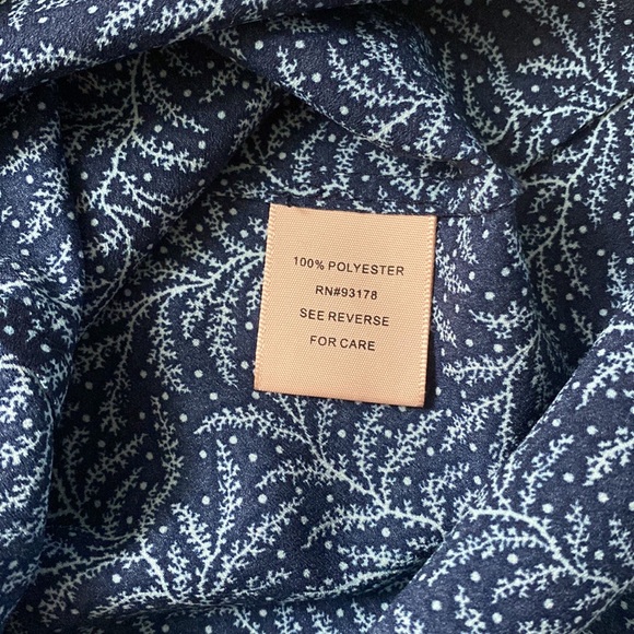 Philosophy blue floral button down blouse, Medium size, W19, L24 - Picture 5 of 8